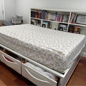 Cream and Gray Mattress Cover with Subtle Pattern